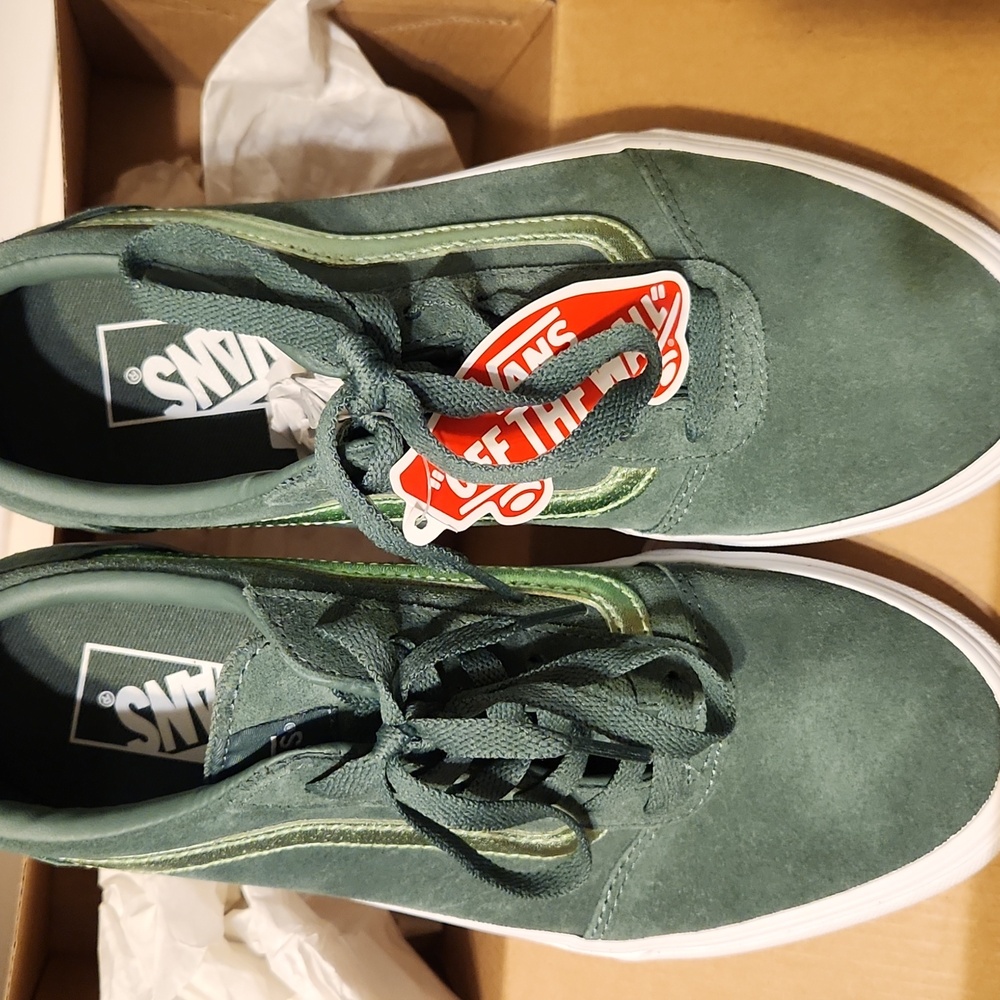 NWT - Vans Ward Metallic Suede